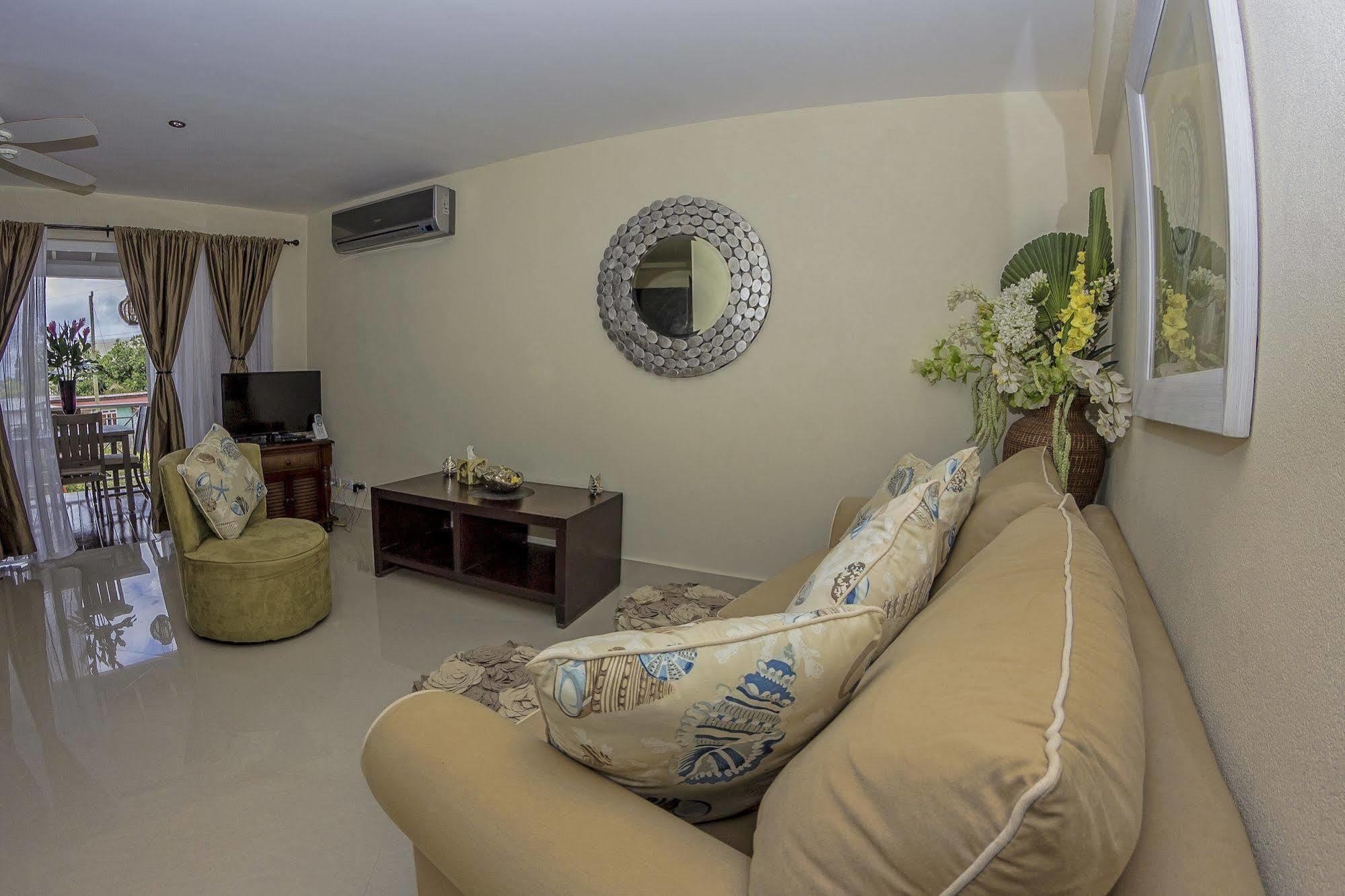 Lantana Barbados Condos Сент-Джеймс Экстерьер фото