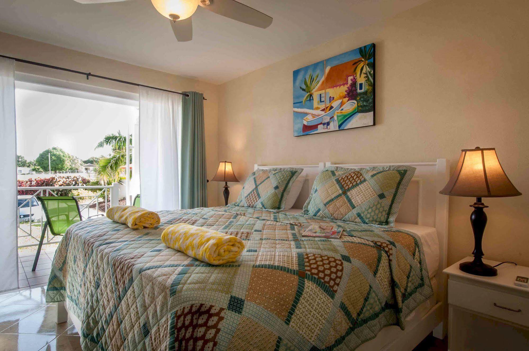 Lantana Barbados Condos Сент-Джеймс Экстерьер фото