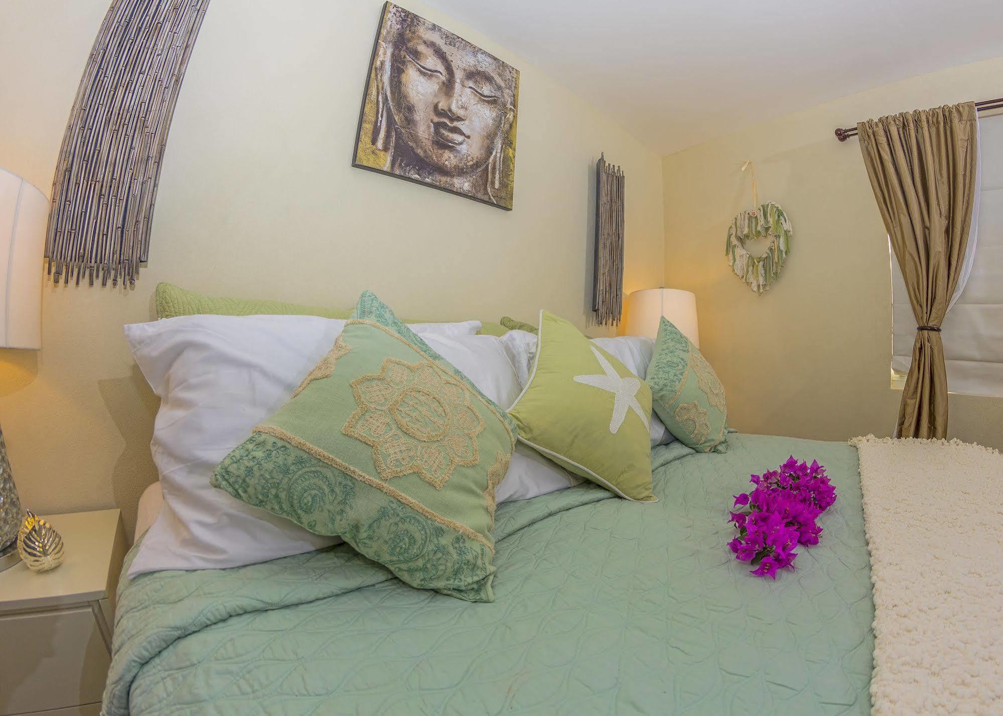 Lantana Barbados Condos Сент-Джеймс Экстерьер фото