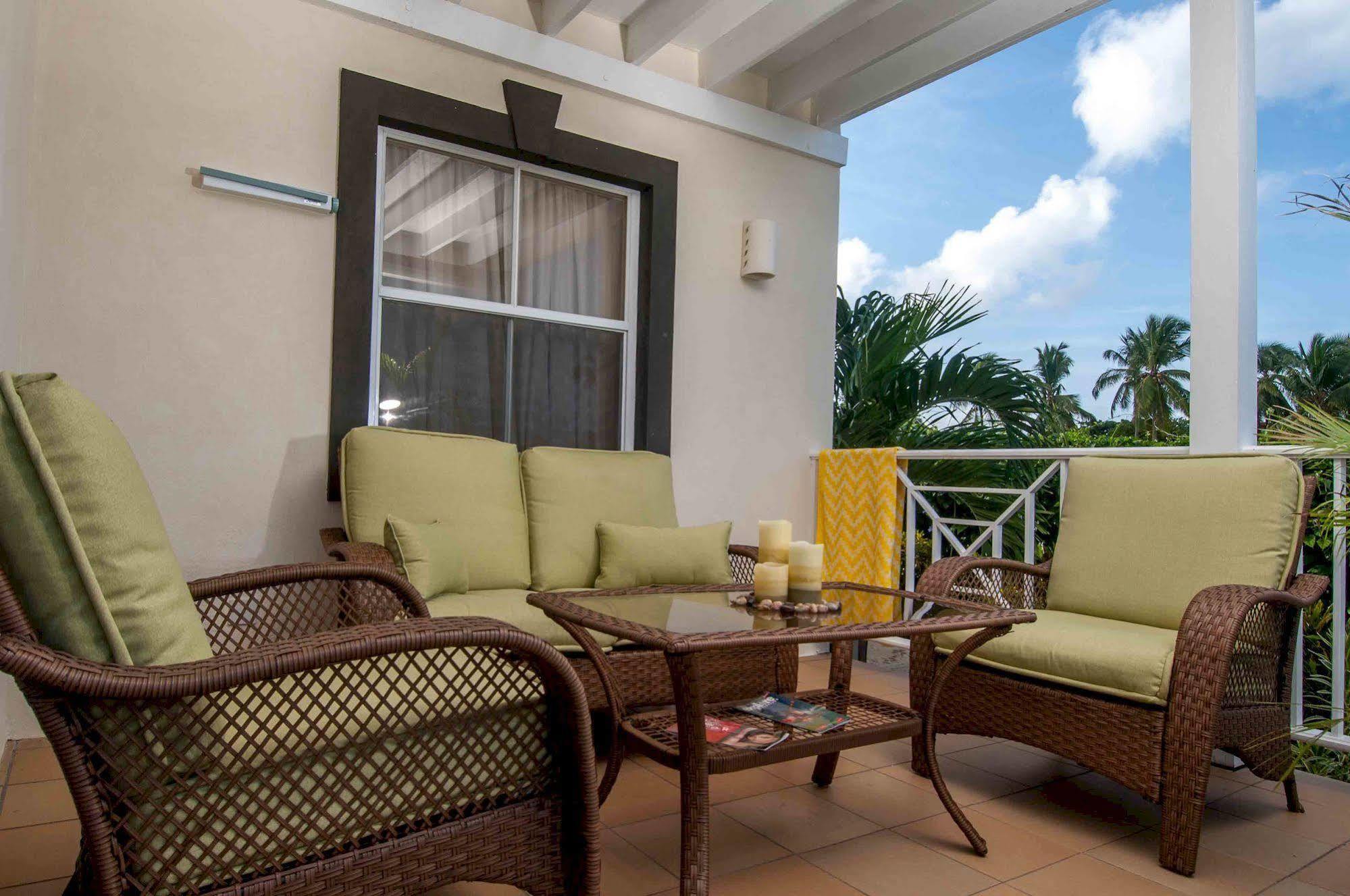 Lantana Barbados Condos Сент-Джеймс Экстерьер фото