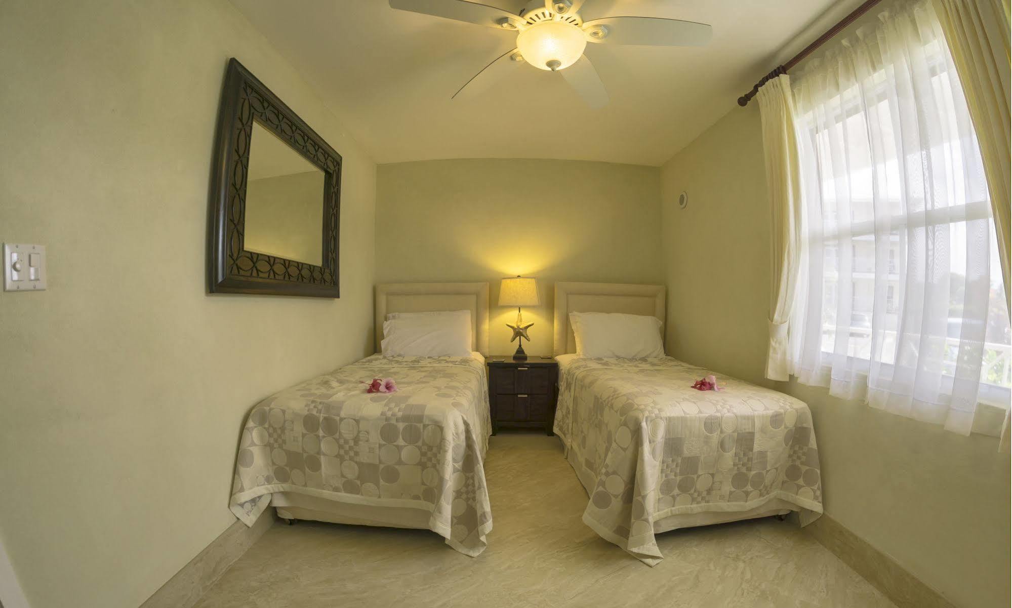 Lantana Barbados Condos Сент-Джеймс Экстерьер фото